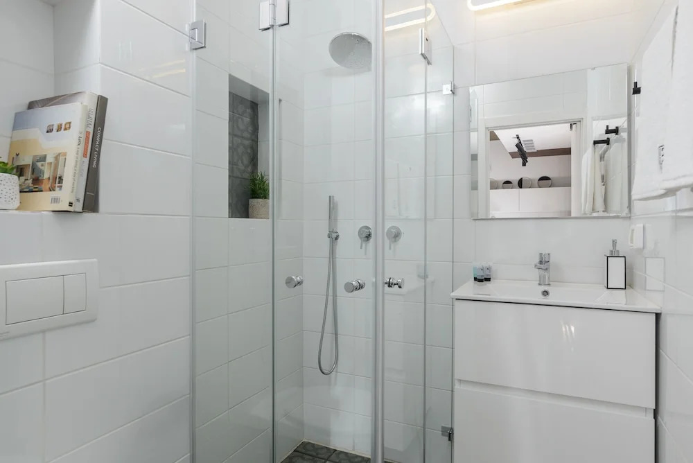 Rambam Residence nachalat binyamin By Localz