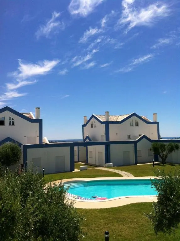 Casa Tedi, Alto do Perogil, Tavira - 3 Bedroom, 3 Bathroom villa, large Pool, exquisite Gardens & Air-conditioning