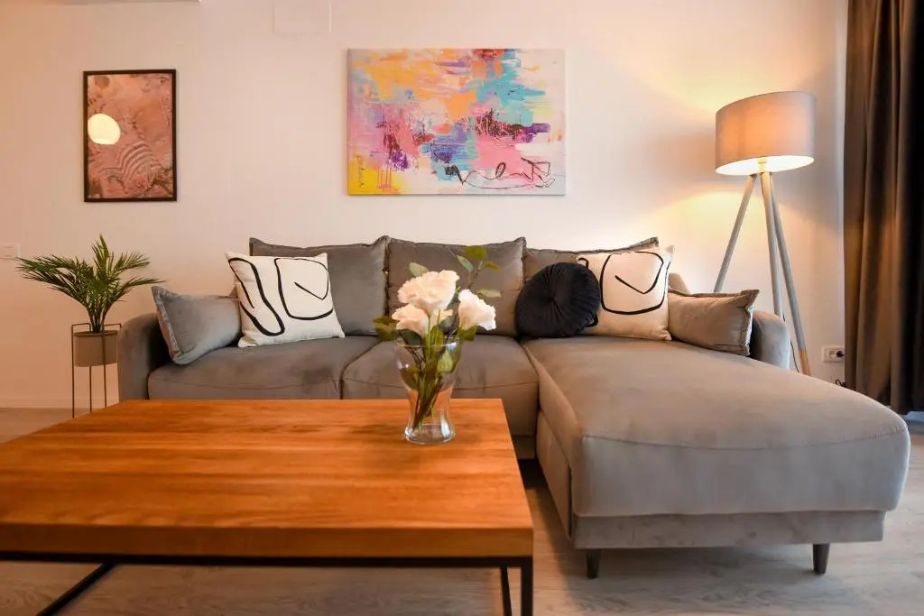 SUGAR RUSH - Modern 1BR Apt with Balcony