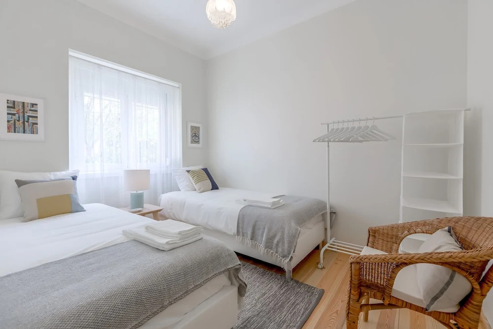 Sunny, Bright and Quiet Apartment, By TimeCooler