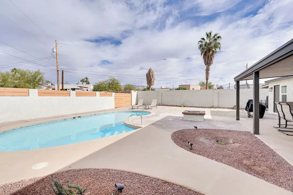 Pool, Grill & Fire Pit: Pet-friendly Arizona Home
