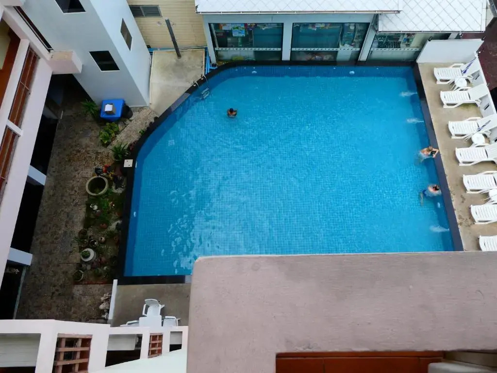 MANGO Lagoon Place