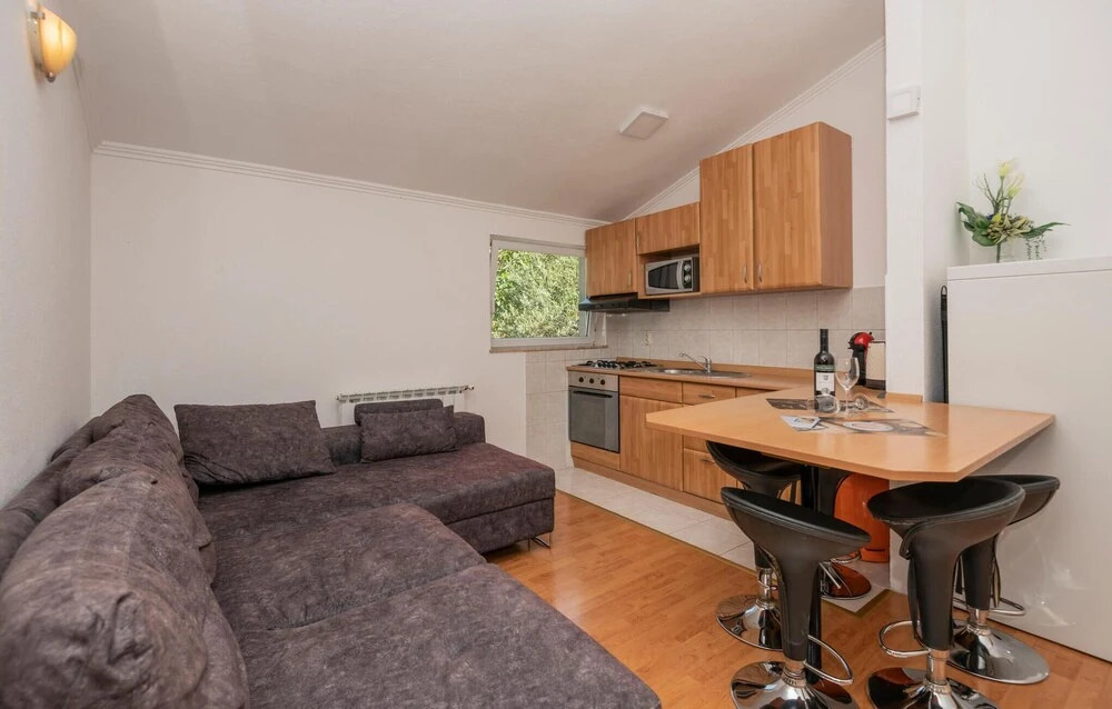 Awesome Home in Makarska With Wifi and 2 Bedrooms