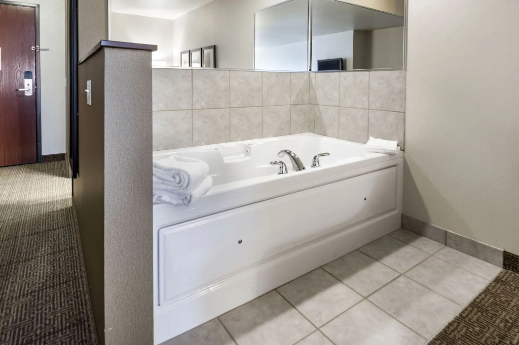 Comfort Suites at Par 4 Resort
