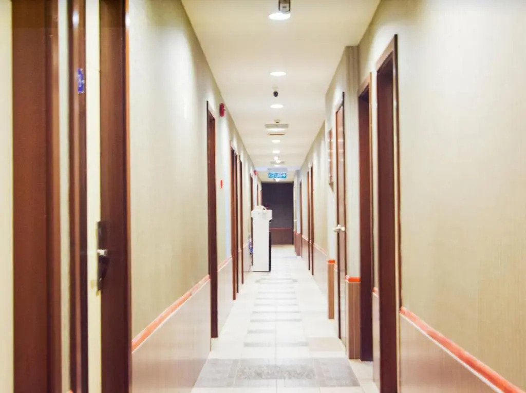 OYO 89408 Royal Hotel