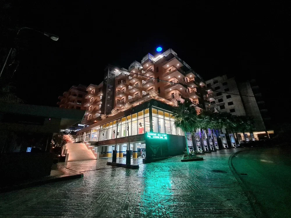2-bedroom, Sleeps 4, Free Parking