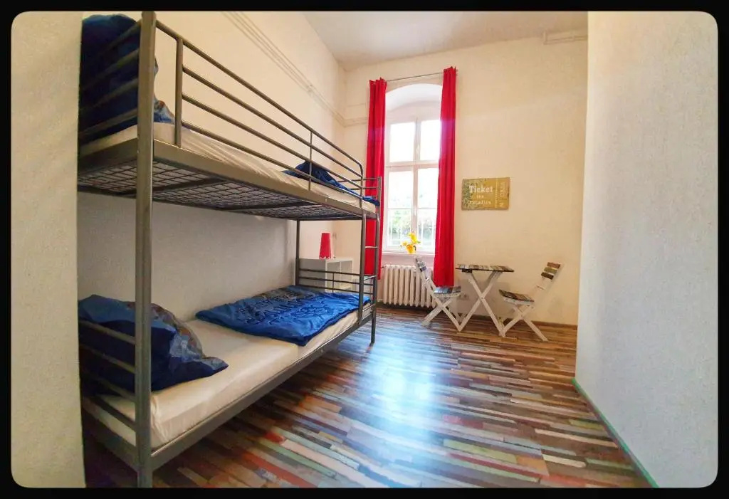Hostel 199