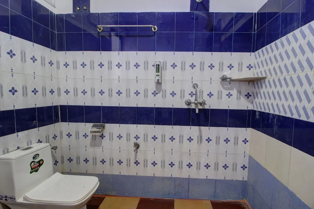 Hotel Pleasure Inn near Turtle Beach- Morjim
