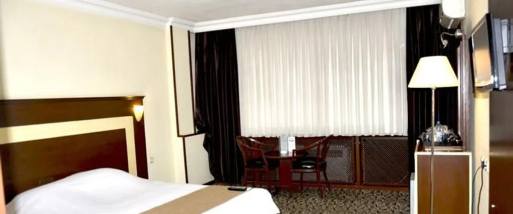 Tilmen Hotel