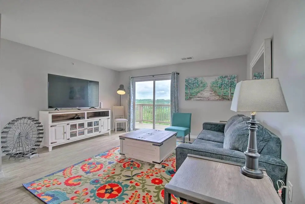 Cozy Family Condo w/ Balcony in Heart of Branson
