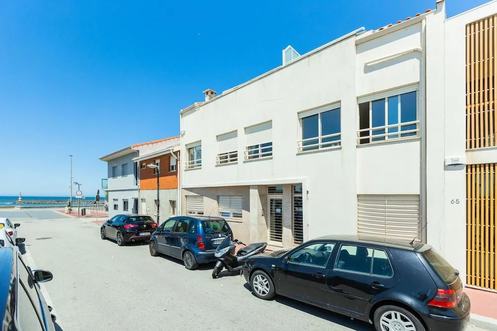Aguda Beachfront Apartment