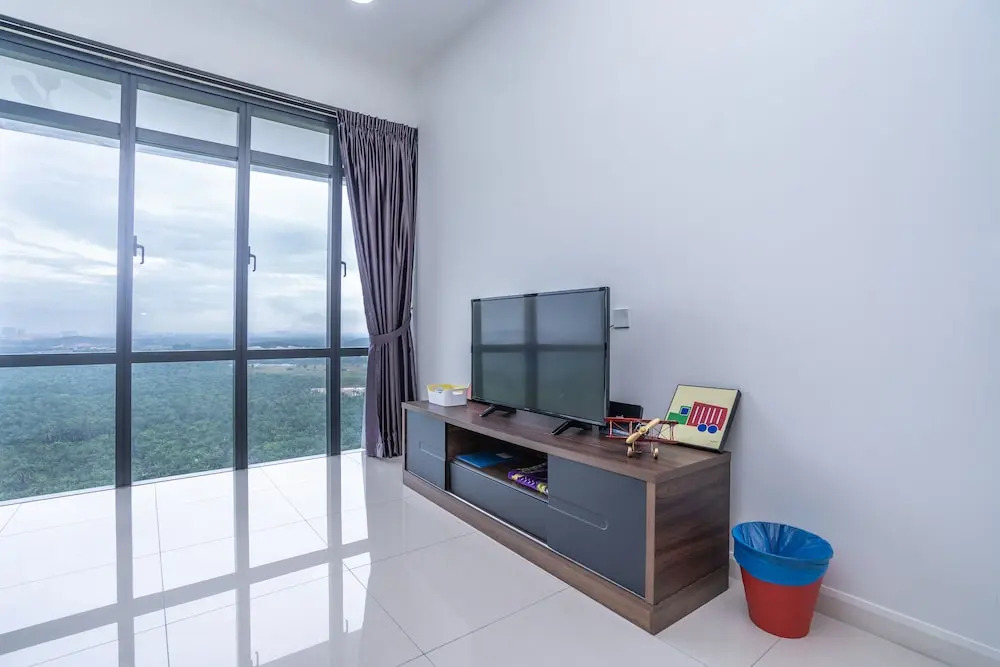 OYO Home 89725 Beautiful 3br Grand Medini