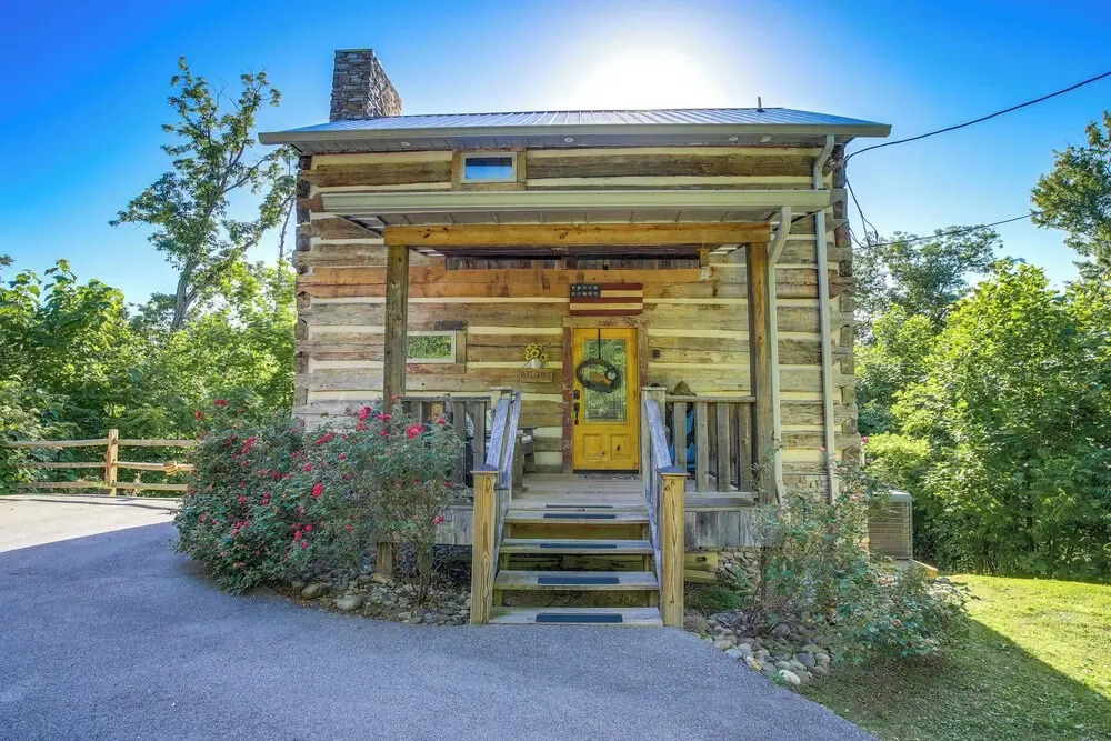 Hot Tub + Pool Table: 3-story Gatlinburg Cabin!