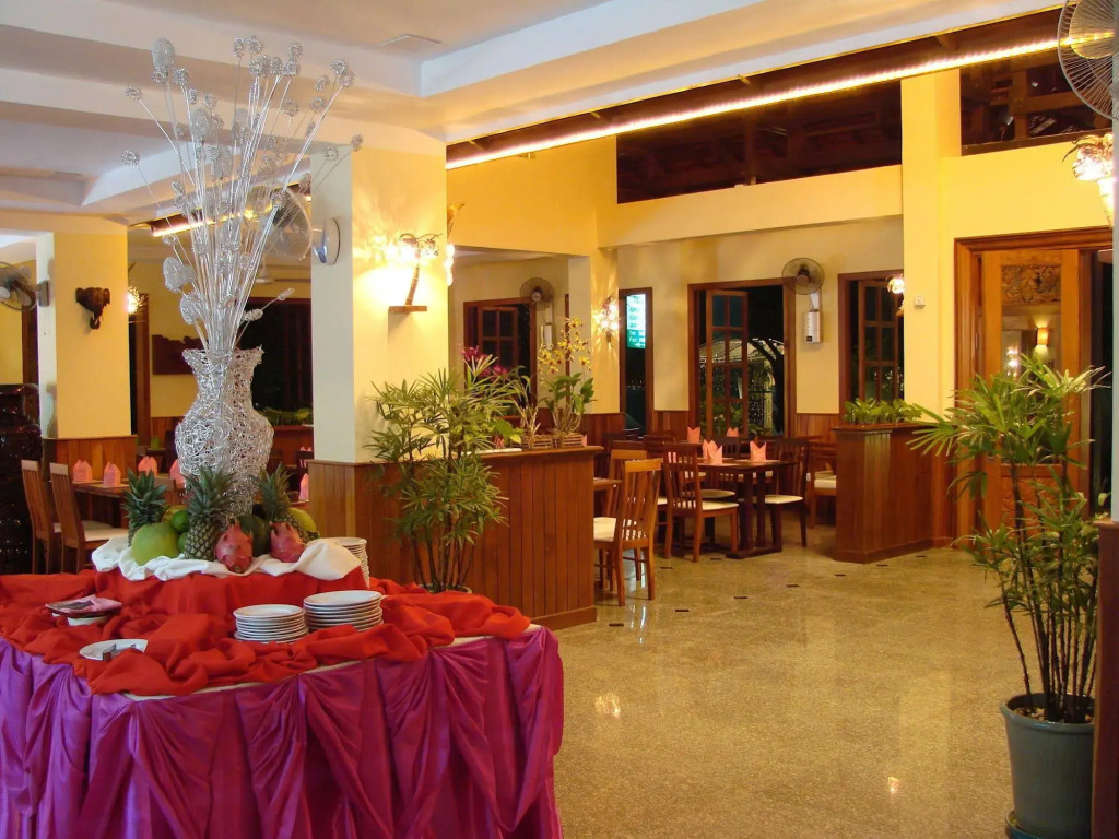 City River Hotel