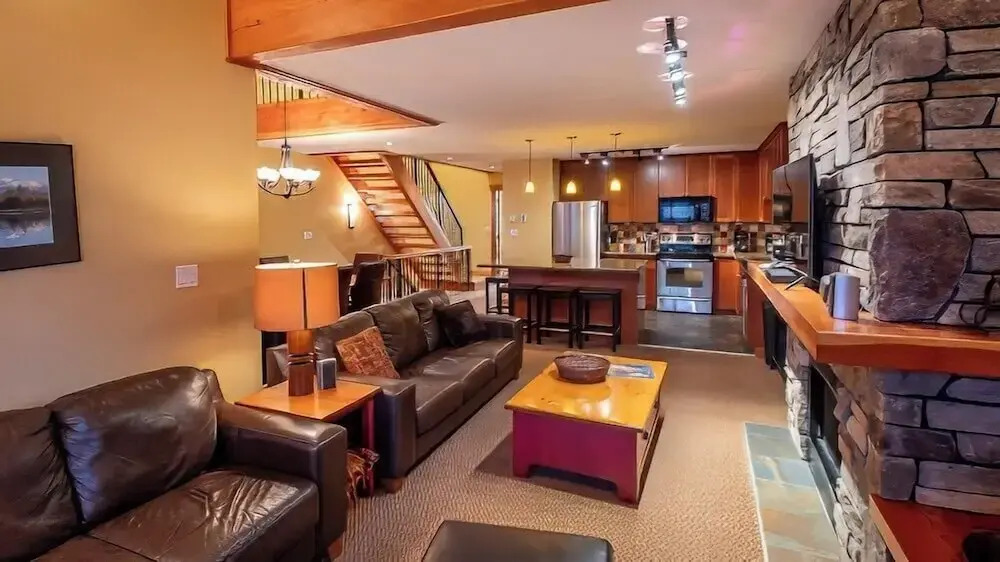 Pinnacle Ridge Chalets by Fernie Lodging Co