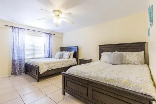 111 E. Huisache