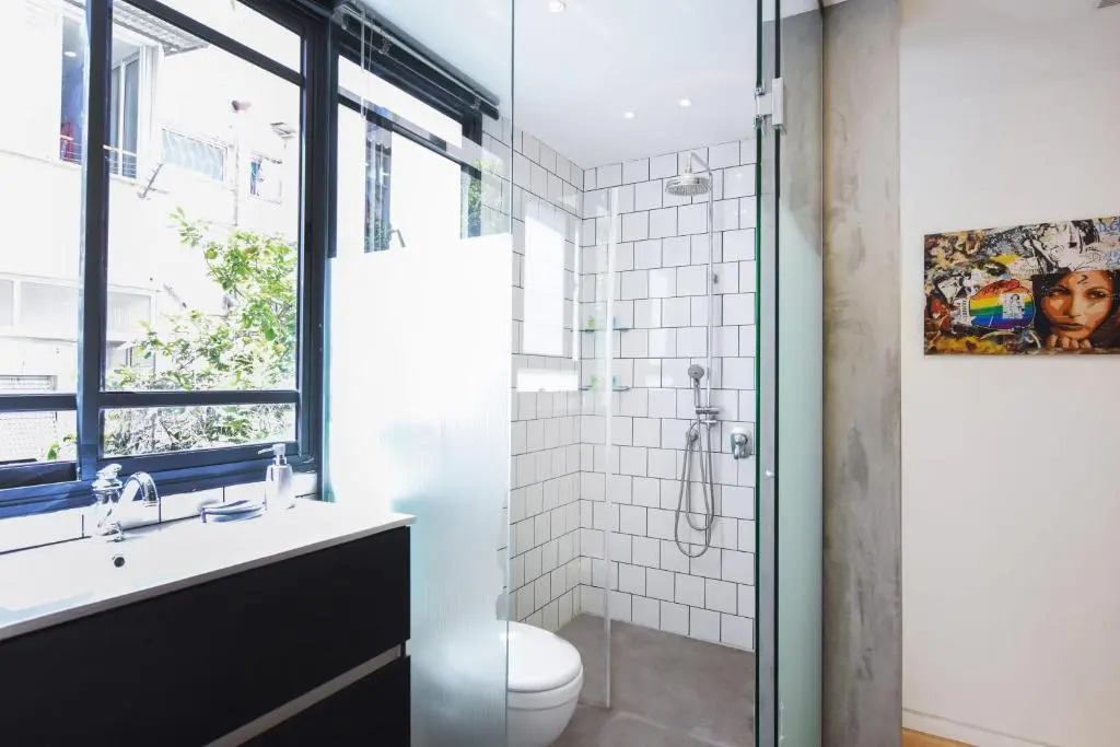 Industrial Chic 2BR in Dizengoff 35 by HolyGuest
