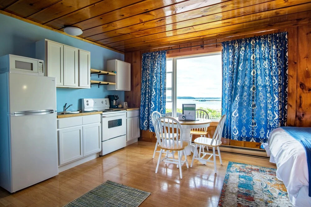 Friars Bay Inn & Cottages