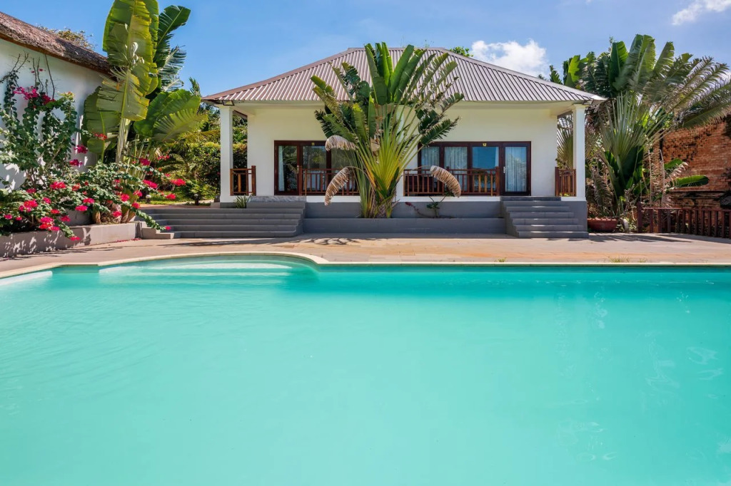 The Tahiti Beach Hotel
