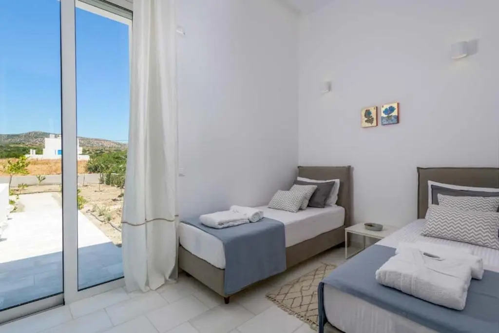 Seashore Villa - Luxury Beachfront - Pool & Sea View