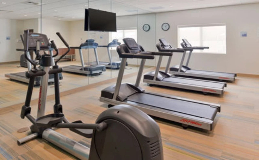 Holiday Inn Express & Suites - St. Petersburg - Madeira Beach by IHG