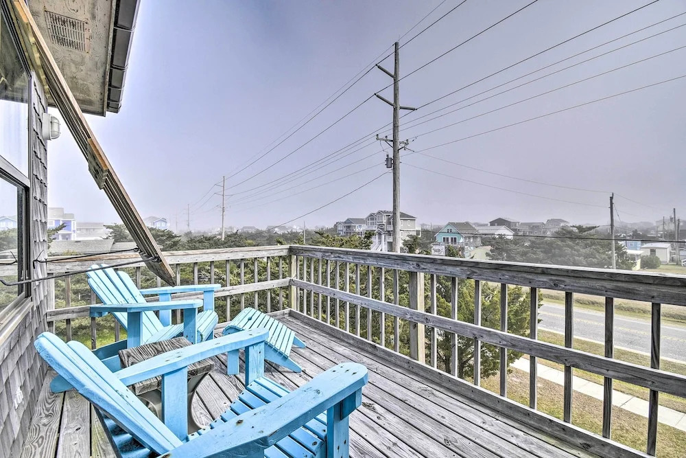 Hatteras-style Salvo Home - Walk to Shore!