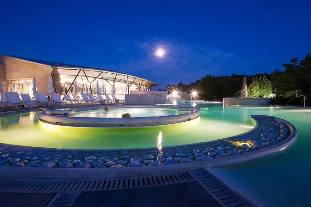 Panoramic Villa in Tuscany Rolling Hill, Well Connected, Everyday new Journey to