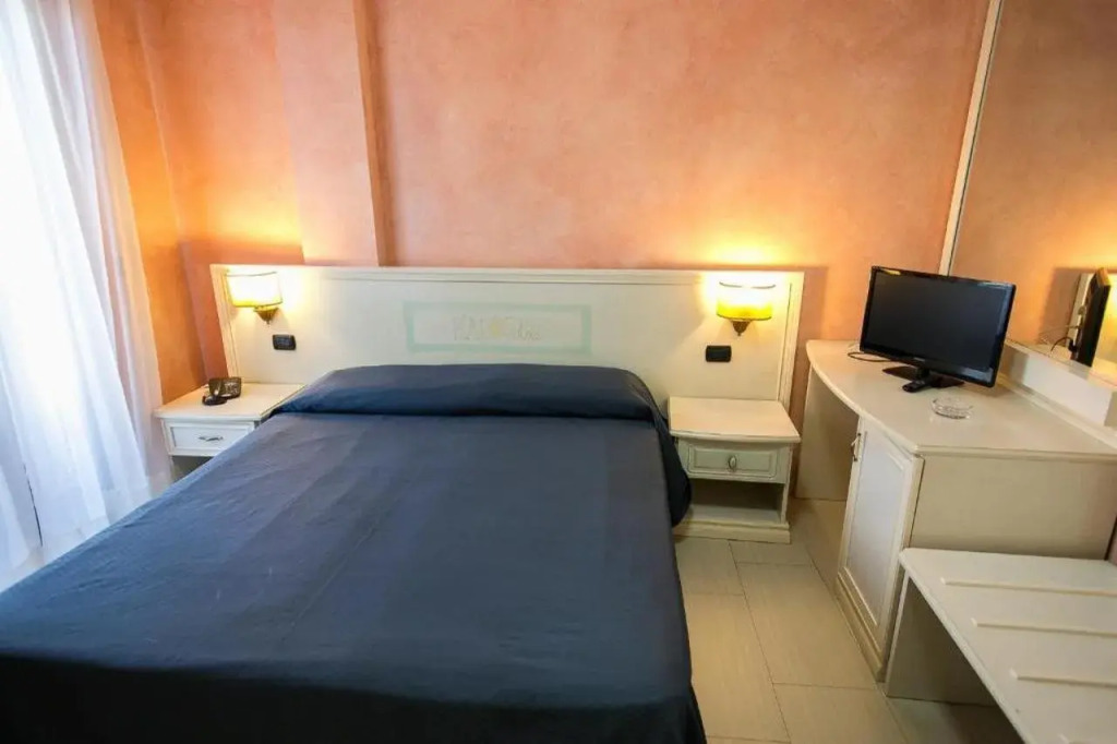 Kalos Hotel
