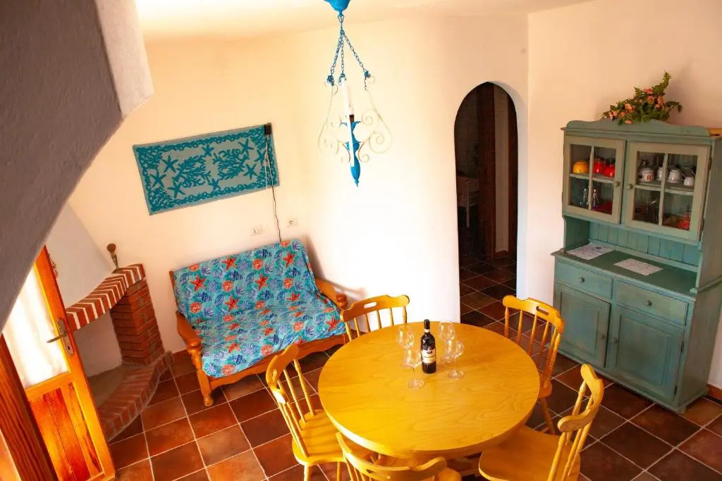 Casa Vacanze a 200 mt spiaggia con 5 camere 2 bagni e 9 posti letto