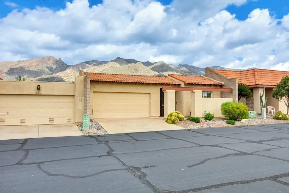 Tucson Townhome w/ Mountain View, Pool Access!