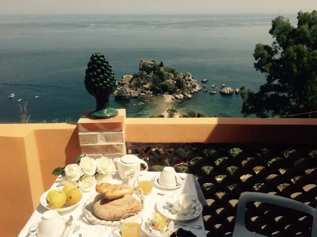 La Bergerie Isolabella sea view B & B