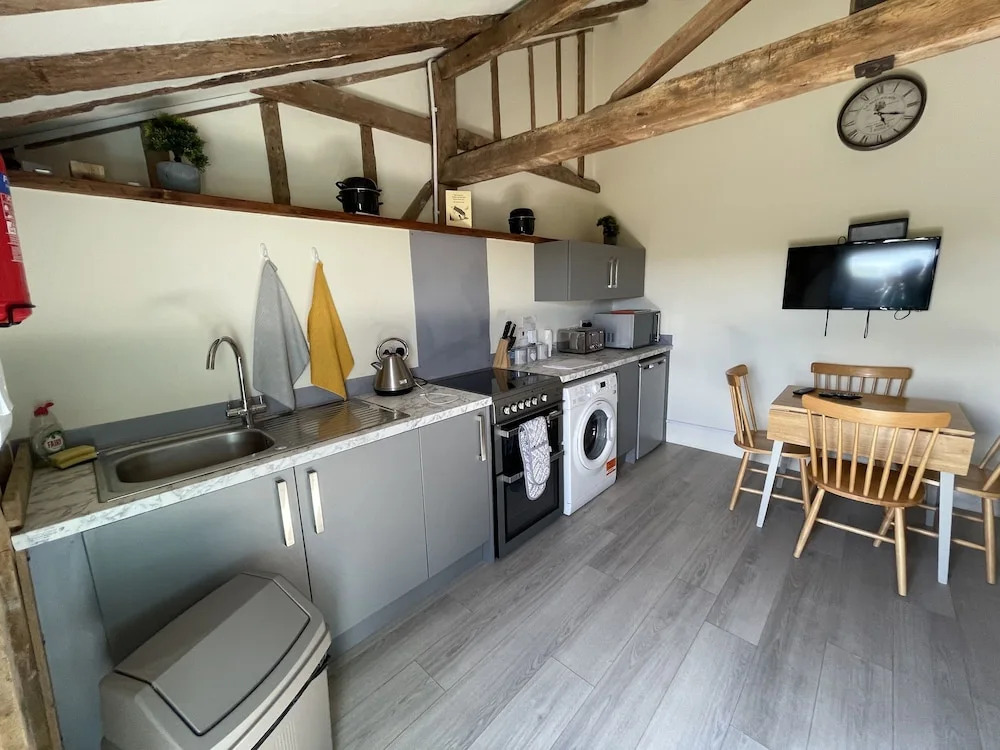 The Cow Shed - Sleeps 4, Parking & Pet Friendly