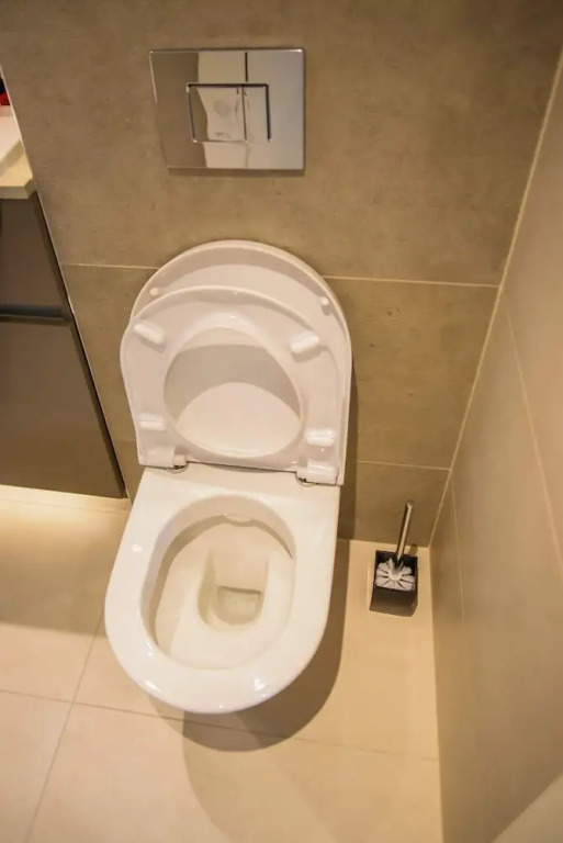 Thames View 2 Bed Apartment With Balcony