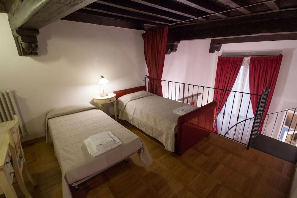Corno Mezzanine