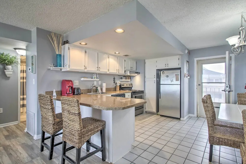 Steps to Sand: Condo Near Ocean City Boardwalk