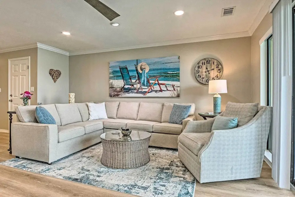 Beachy Lakefront Escape - Walk to the Shore!