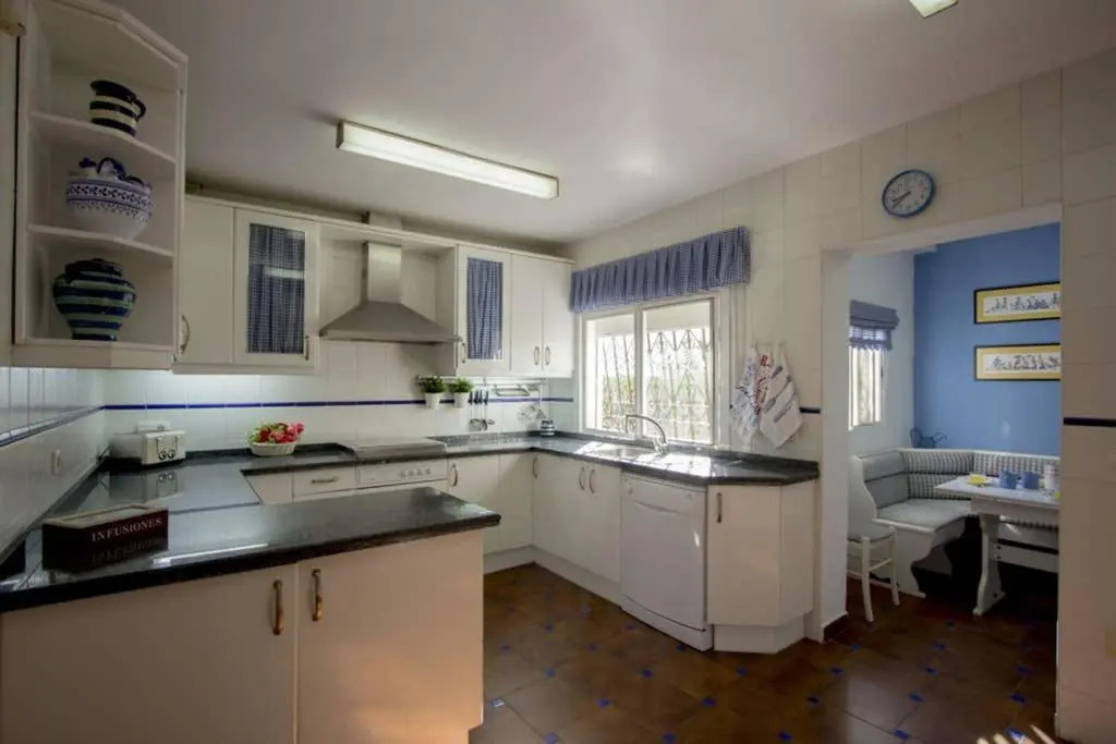 VILLA ALBORAN Beachfront 9PAX