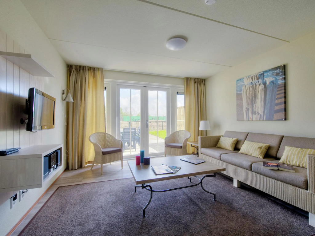Spacious, detached and child-friendly villa, beach at 400 m.