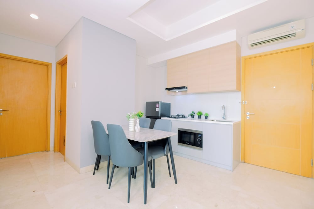 Spacious Grey 2Br At Capitol Suites Apartment
