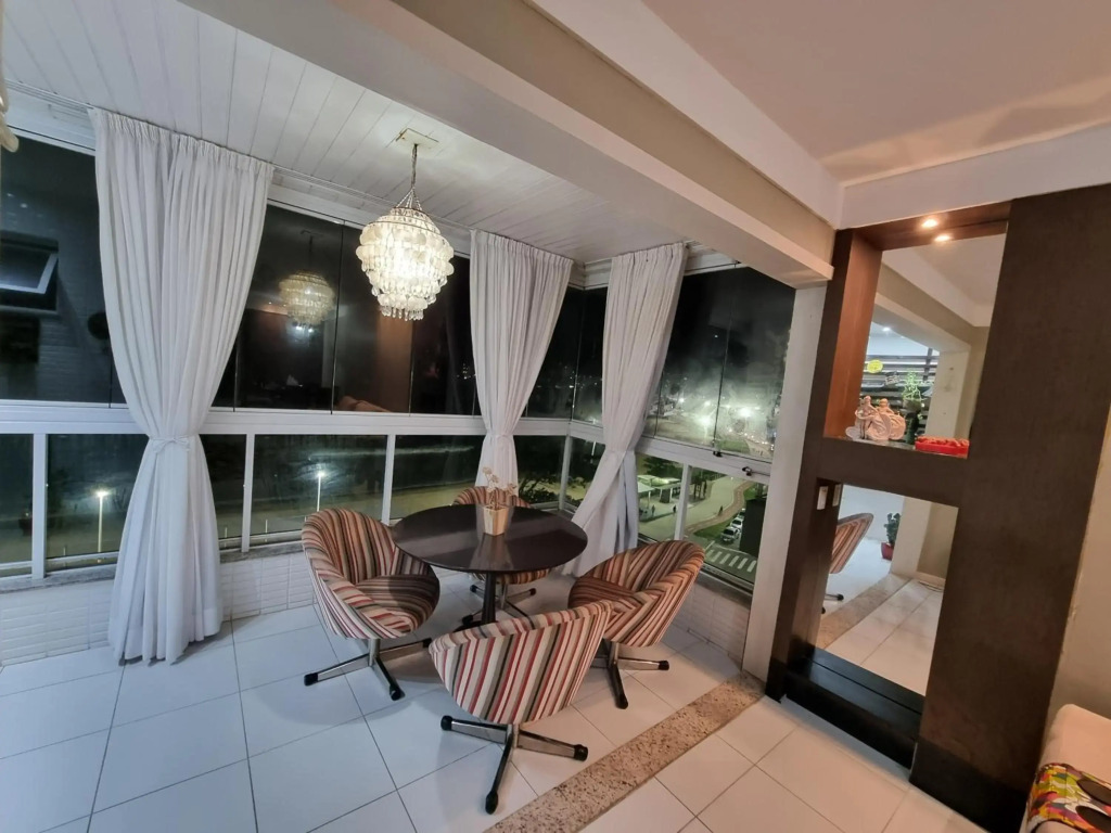 Apartamento FRENTE PARA 0 MAR - PÉ NA AREIA - 3 SUITES COM AR CONDICIONADO, 2- VAGAS DE GARAGEM - FINAMENTE DECORADO - PRAIA DO MORRO-INTERNET -WI-FI -TV COM SERVIÇOS DE DISNEY PLUS - NETFLIX -HBO MAX -STAR MAX - JOGOS AMAZON FIRE STICK - ALEXIA