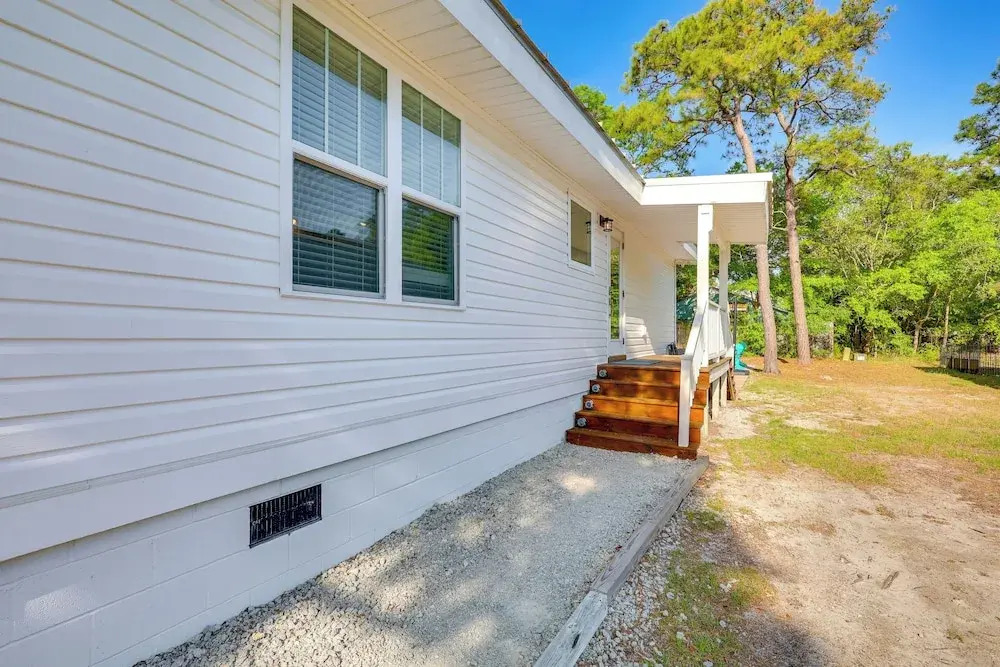 Modern Oak Island Escape: 1 Mile to Long Beach!