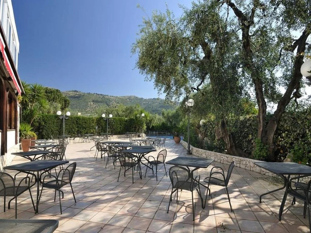 Hotel Apeneste