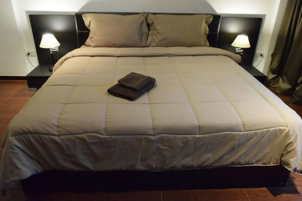 Hideaway Guest House And Bar