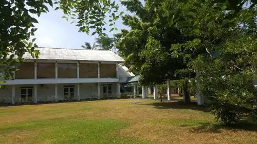 Thilini Holiday Inn