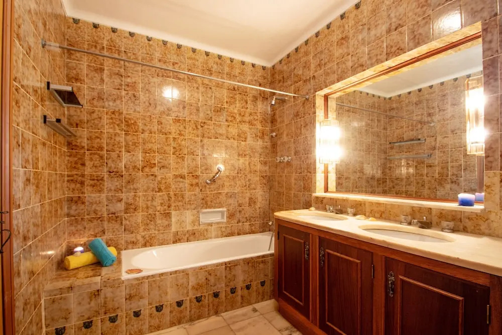 Villa Crisandra - com piscina aquecível, em Albufeira