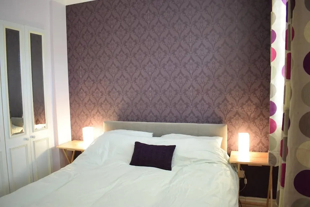 Spacious 2 Bedroom Property by The River Thames