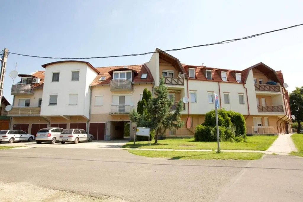 Zoli Apartmanok-Adri Kölcsey 32