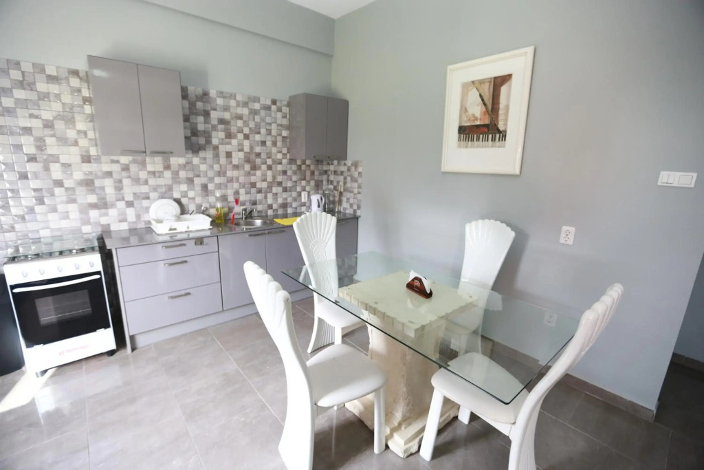 Donfarsha Apartments