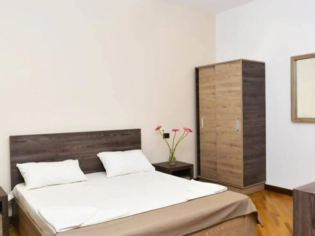 City Hotel by Picnic