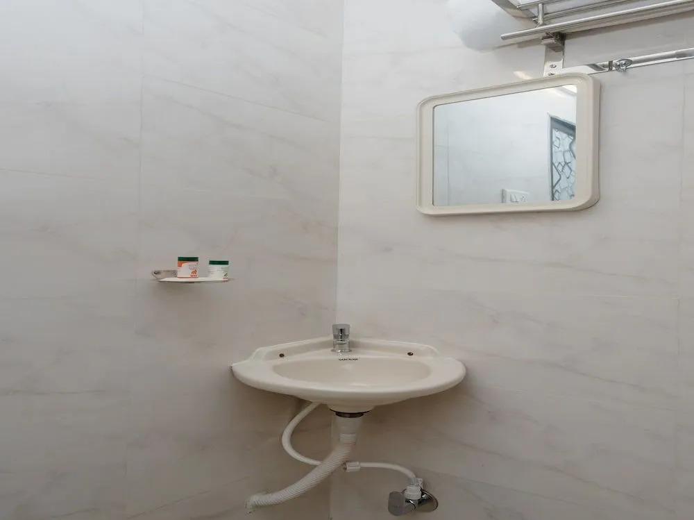 OYO 27896 Everest Inn